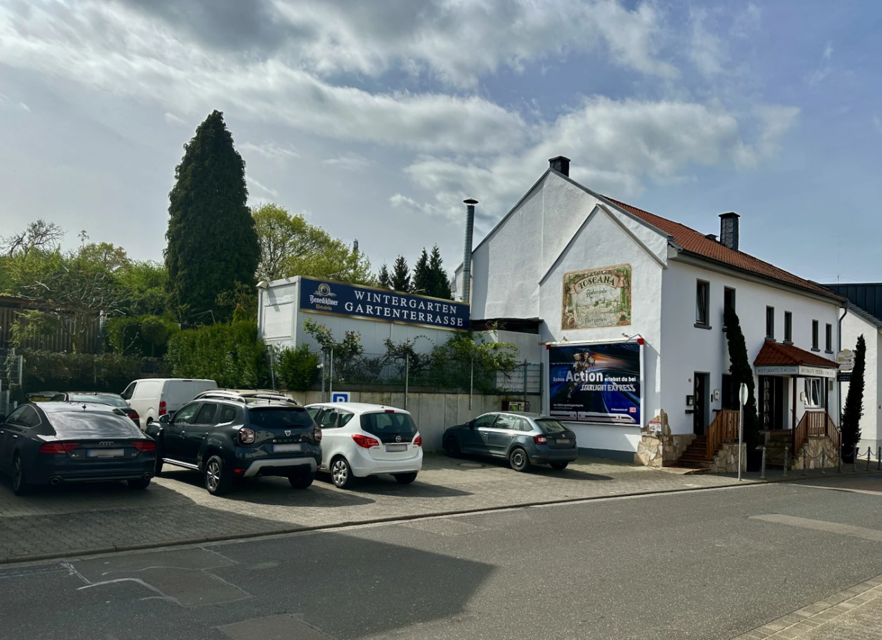 Willkommen in der Pizzeria Toscana Pizzeria Toscana außen